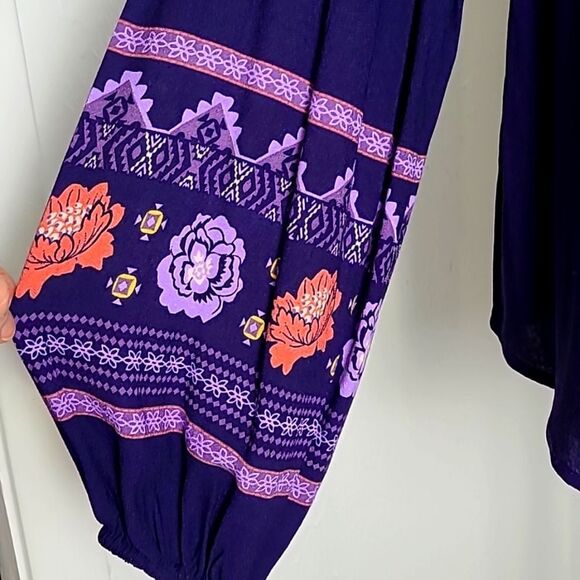 Aina be Navy Blue Top, Choker Neckline Cut-out, Long Bell Sleeves w/Flowers, Med - Picture 4 of 9